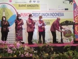 Menkop Teten Masduki membuka RAT PUSKOPCUINA di Yogyakarta