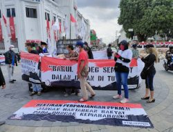SBSI Bersama Beberapa Elemen Profesi Gelar Aksi Tolak PPKM Di Titik Nol.
