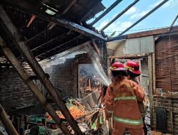 Lalai Tinggalkan Kompor Masih Menyala, Dapur Rumah Ludes Terbakar.