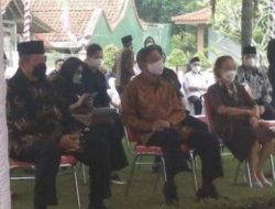 Susilo Bambang Yudhoyono Hadiri Pemakaman Ibu Mertua Di Purworejo.