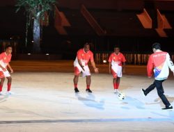 Jokowi Tunjukkan Kecintaan Pada Sepak Bola Saat Pembukaan PON XX Papua.