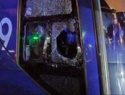 Terduga Pelaku Perusakan Bus Arema FC Diamankan Polisi.
