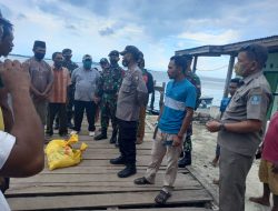 Satgas Pamrahwan YR K 732/Banau Bersama Forkompimcam Musnahkan Miras Sitaan.