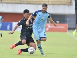 Derby Jatim, Persela Lamongan Vs Madura United 2-2.