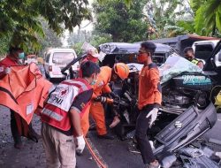 Truck Vs Pick Up 1 Orang Meninggal Dunia Di Jalan Daendels.