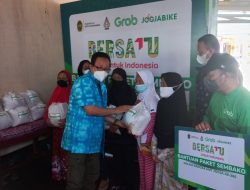 Wawali Yogyakarta, Serahkan Bantuan Sembako Dan Gowes Sepeda.