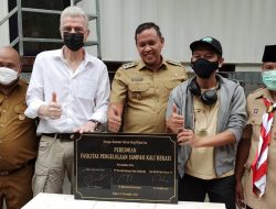 Pemkot Bekasi Luncurkan Perahu Seehamster Sebagai Alat Mengatasi Sampah Di Kali Bekasi