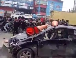 Lagi Bentrok Antar LSM Pecah Di Karawang, 2 Orang Luka, 1 Mobil Rusak.