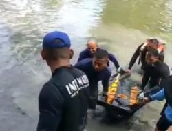 Tim SAR Surabaya Berhasil Temukan Pemuda Yang Tenggelam Di Kalimas.