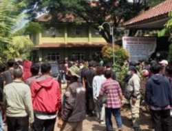 Massa Warga LDII Beramai -Ramai Datangi Kantor MUI Surakarta