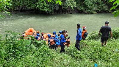 Dua Orang Santri Ponpes Al Lulu Wal Marjan Mungkid, Hilang Diduga Hanyut Di Sungai Elo.