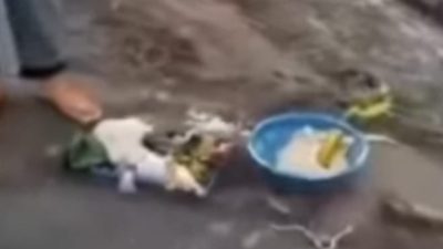 Kontroversi Pria Penendang Sesajen Di Lokasi Erupsi Gunung Merapi.