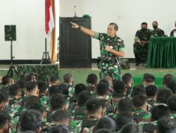 Pangdam Kasuari Dalam Arahannya Minta Prajurit Agar Membantu Permasalahan di Papua Barat.