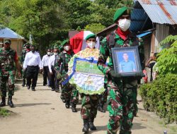 Korban Gugur Penembakan KST Sertu Anumerta Miskael Dimakamkan di Kampung Halamannya
