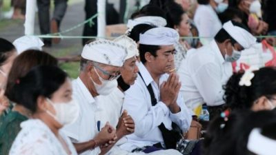 Upacara Tawur Agung Kesanga Digelar di Candi Prambanan.