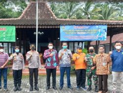 Kapolda DIY Kunjungi Pengungsi Di Posko Kepuharjo.