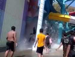 Saat Ramai Pengunjung  Wahana Air Di Kenjeran Park Ambrol