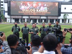 Kasad Tampak Bahagia Saat Video Conference Dengan Serda Fredrik Lumowa