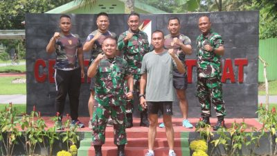 Yonif Raider 100/PS Gelar Olahraga Bersama Yonif 8 Marinir