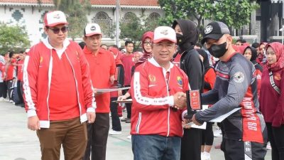 Bupati Cianjur Berikan Penghargaan Untuk Atlet Tembak Yonif Raider 300/Bjw