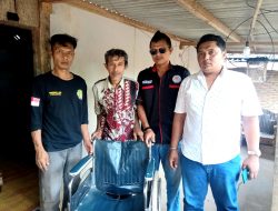 Korban Kecelakaan di Pabrik Penggiling Batu Kapur Mendapat Bantuan Kursi Roda Dari Ormas FKJR