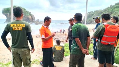 Asyik Bermain Air di Pantai Jungwok Seorang Pemuda Hilang Terseret Ombak