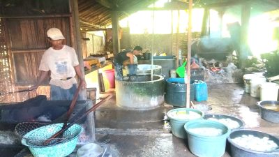 Meskipun Harga Kedelai Tinggi, Tidak Menyurutkan Pengusaha Tahu Untuk Terus Produksi