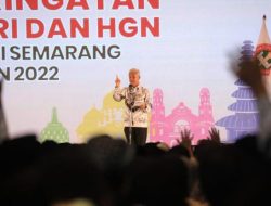 Ganjar Pranowo Yakin Target Pengangkatan Sejuta Guru Tercapai Saat Dampingi Joko Widodo Dalam Rangka Peringati Hari Guru Nasional