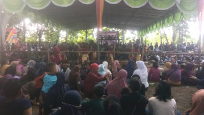 Pengunjung Telaga Jonge Tumpah Ruah di Pentas Seni Jathilan Turonggo Srikandi Pinilih