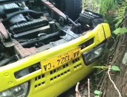 Minibus Alami Rem Blong Diturunan Clongop, Belasan Penumpang Dilarikan ke Rumah Sakit