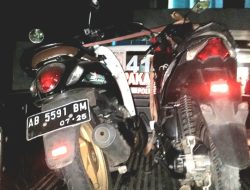 Kurang Berhati hati saat Berbelok Arah, Dua Kendaraan Terlibat Tabrakan