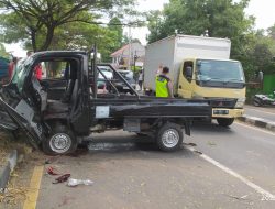 Mobil Pick Up Ringsek Usai Mengalami Laka Lantas di Ring Road Selatan