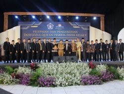 Hadiri Wisuda dan Pelepasan Siswa Kelas IX SMP Muhamadiyah Wonosobo, Begini Pesan Bupati