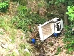 Suzuki Carry Pick Up Terjun ke Sungai, Usai Terlibat Kecelakaan di Jalan Raya Semin – Cawas