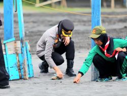 Mengusung Tema “Membersihkan Sampah Serentak Bersama Polri”, Polres Kulonprogo Lakukan Gerakan Bersih Pantai