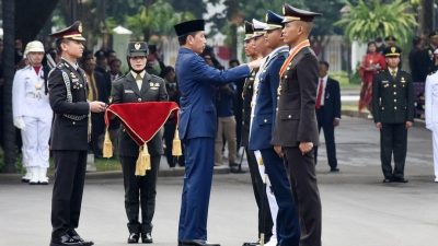 Presiden Jokowi Lantik 833 Perwira Remaja TNI dan Polri