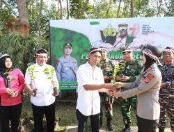 Polres Kulonprogo Baksos Penanaman Pohon Serentak di Pule Payung Dalam Rangka HUT RI Ke-78