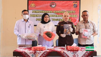 Direktorat Reserse Narkoba Polda DIY Musnahkan Ganja dan Sabu