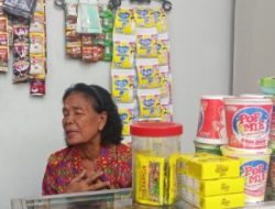 Ibu Rosintan Yang Berjualan Lebih Dari 35 Tahun Di Terminal Tanjung Priok,Teriak Meminta Keadilan Untuk Lapak Ditempatinya
