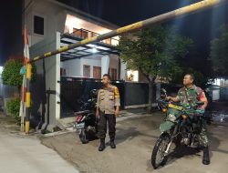 Patroli Malam Bersama, Babinsa Kali Baru Dengan Bhabinkamtibmas Sempatkan Komsos Dengan Warga