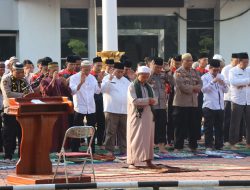 Polres Muara Enim Bersama Forkopimda Gelar Sholat Istisqa dan Doa Bersama di Lapangan Pemerintah Kabupaten Muara Enim