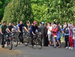 Momen Presiden Jokowi Bersepeda Pagi dan Sapa Masyarakat di Kebun Raya Bogor