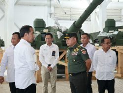 Presiden Jokowi Apresiasi Perkembangan Cepat PT Pindad