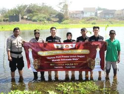 Pelepasan Anak Penyu di Pantai Samas Dalam Rangka HUT Humas Polri Ke-72