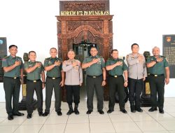 HUT TNI ke-78, Korem 072/Pamungkas Dapat Surprise Tumpeng Dari Polda DIY