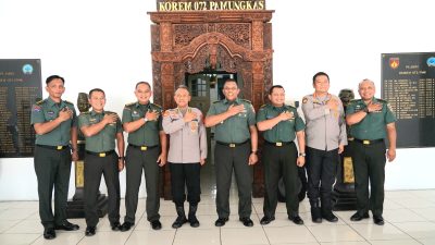 HUT TNI ke-78, Korem 072/Pamungkas Dapat Surprise Tumpeng Dari Polda DIY