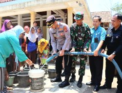 Polres Gunungkidul Gelar Baksos Presisi Droping Air Bersih dalam Rangka HUT Humas Polri Ke-72