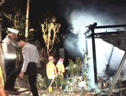 Diduga Karena Korsleting HP yang Meledak, Rumah Milik Warga Pengasih Ludes Terbakar