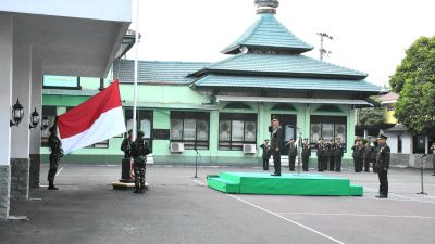 Sambut Hari Pahlawan, Prajurit Korem 072/Pamungkas Gelar Upacara Bendera