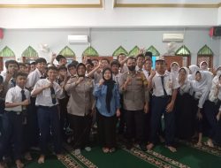 Polres Metro Jaktim Dampingi Mahasiswa Dalam  Giat Edukasi Ke Sekolah